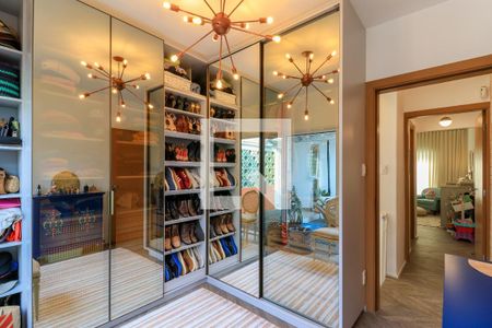 Casa à venda com 120m², 3 quartos e 2 vagas Casa à venda com 120m², 3 quartos e 2 vagasCloset