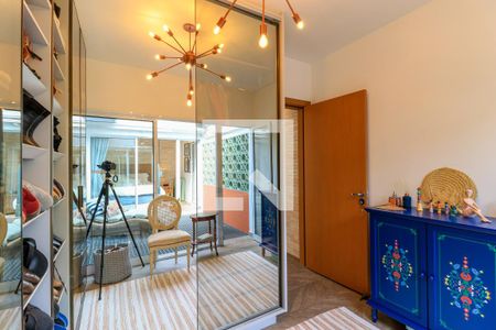 Casa à venda com 120m², 3 quartos e 2 vagas Casa à venda com 120m², 3 quartos e 2 vagasCloset