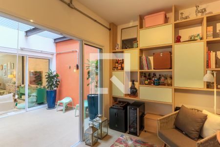 Casa à venda com 120m², 3 quartos e 2 vagas Casa à venda com 120m², 3 quartos e 2 vagasEscritório