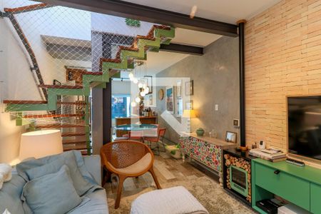 Sala de TV de casa à venda com 3 quartos, 120m² em Cidade Monções, São Paulo