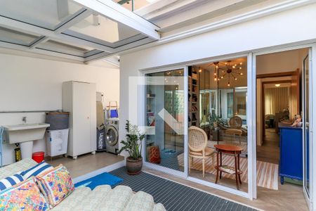 Casa à venda com 120m², 3 quartos e 2 vagas Casa à venda com 120m², 3 quartos e 2 vagasTerraço