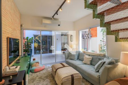 Sala de TV de casa à venda com 3 quartos, 120m² em Cidade Monções, São Paulo