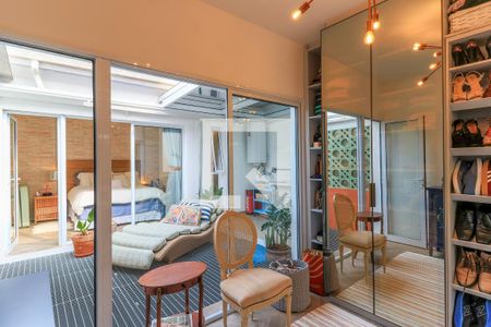 Casa à venda com 120m², 3 quartos e 2 vagas Casa à venda com 120m², 3 quartos e 2 vagasCloset