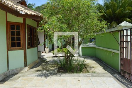 Casa à venda com 200m², 3 quartos e 5 vagasQuintal na frente da casa