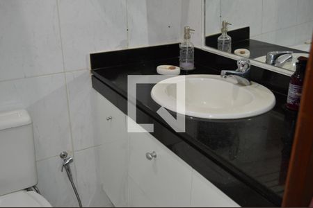 Casa à venda com 200m², 3 quartos e 5 vagasBanheiro da suíte 1