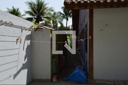 Casa à venda com 200m², 3 quartos e 5 vagasLateral da casa