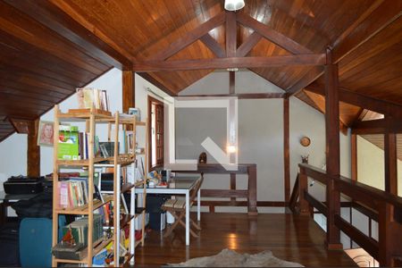 Casa à venda com 200m², 3 quartos e 5 vagasMezanino