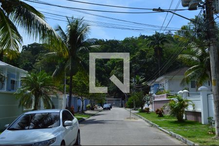 Casa à venda com 200m², 3 quartos e 5 vagasRua do condomínio