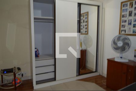 Casa à venda com 200m², 3 quartos e 5 vagasEdícula - Quarto