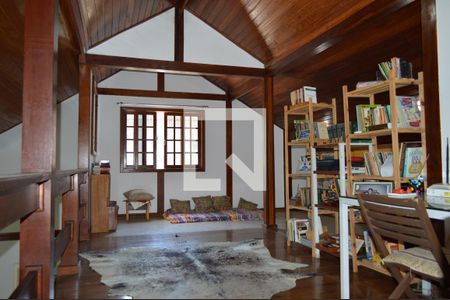 Casa à venda com 200m², 3 quartos e 5 vagasMezanino