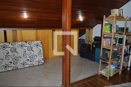 Casa à venda com 200m², 3 quartos e 5 vagasMezanino - Armários