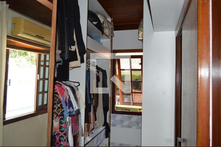 Casa à venda com 200m², 3 quartos e 5 vagasSuite 1 - Closet