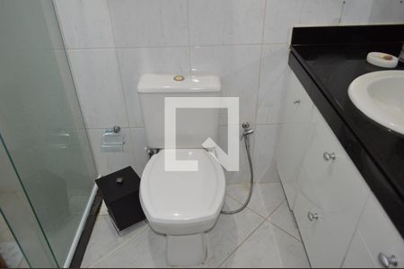 Casa à venda com 200m², 3 quartos e 5 vagasBanheiro da suíte 1