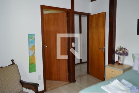 Casa à venda com 200m², 3 quartos e 5 vagasSuíte 3