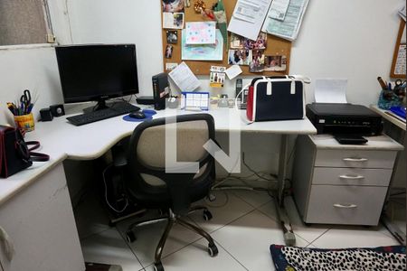 Casa de condomínio à venda com 194m², 3 quartos e 3 vagasEscritório 