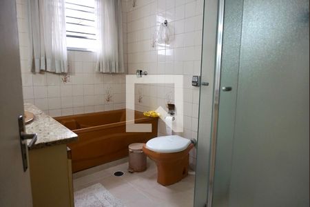 Casa de condomínio à venda com 194m², 3 quartos e 3 vagasBanheiro 