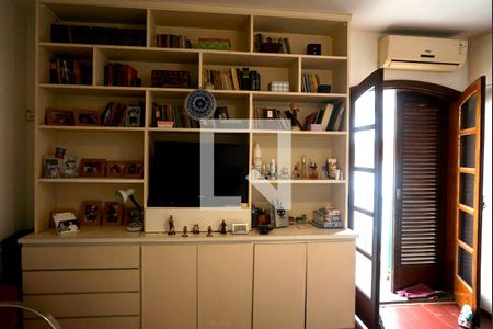 Casa de condomínio à venda com 194m², 3 quartos e 3 vagasQuarto 1