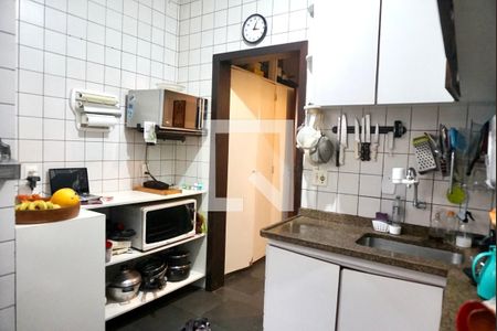 Casa de condomínio à venda com 194m², 3 quartos e 3 vagasCozinha 