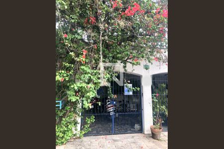 Casa de condomínio à venda com 194m², 3 quartos e 3 vagasFachada com placa 