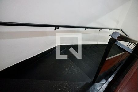 Casa de condomínio à venda com 194m², 3 quartos e 3 vagasEscada