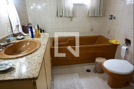 Casa de condomínio à venda com 194m², 3 quartos e 3 vagasBanheiro 