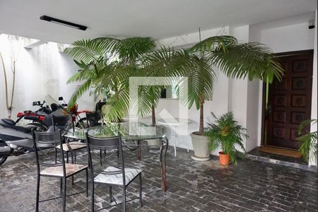 Casa de condomínio à venda com 194m², 3 quartos e 3 vagasEntrada 