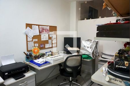 Casa de condomínio à venda com 194m², 3 quartos e 3 vagasEscritório 