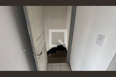 Escada  de casa para alugar com 1 quarto, 50m² em Vila Pompéia, São Paulo