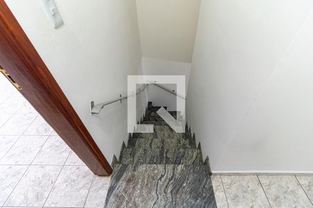 Casa à venda com 148m², 2 quartos e 1 vaga Casa à venda com 148m², 2 quartos e 1 vagaEscada