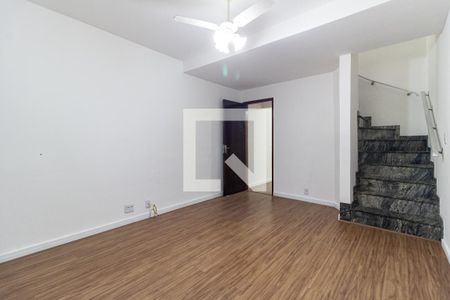 Sala de casa à venda com 2 quartos, 148m² em Parque Fongaro, São Paulo