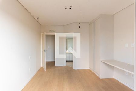 Casa de condomínio à venda com 264m², 3 quartos e 4 vagasSuíte 2