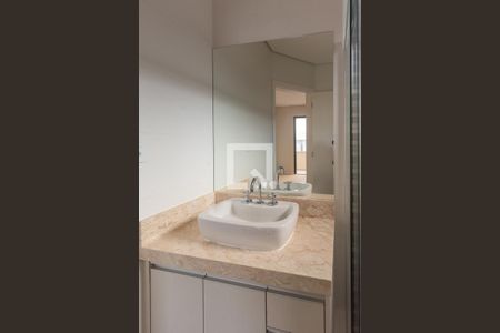 Casa de condomínio à venda com 264m², 3 quartos e 4 vagasBanheiro da Suíte 2