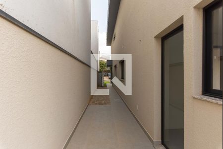 Casa de condomínio à venda com 264m², 3 quartos e 4 vagasQuintal
