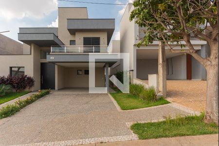 Casa de condomínio à venda com 264m², 3 quartos e 4 vagasFachada