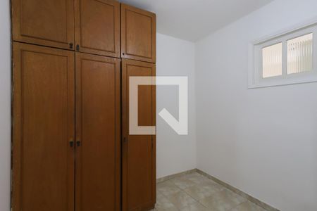 Quarto 2 de casa para alugar com 3 quartos, 80m² em Jardim Maria Virginia, São Paulo