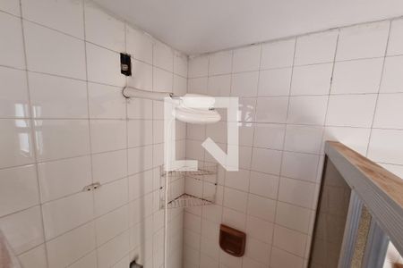 Banheiro de kitnet/studio para alugar com 1 quarto, 38m² em Centro, Ribeirão Preto