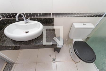 Casa à venda com 180m², 2 quartos e 2 vagasBanheiro 