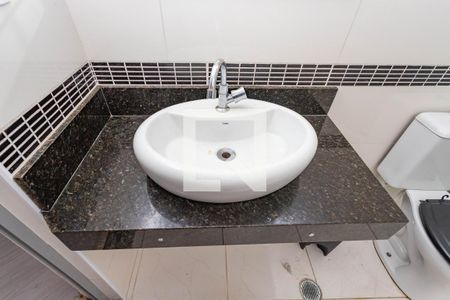 Casa à venda com 180m², 2 quartos e 2 vagasBanheiro 