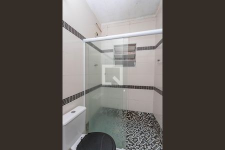 Casa à venda com 180m², 2 quartos e 2 vagasBanheiro 