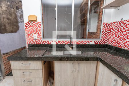 Casa à venda com 180m², 2 quartos e 2 vagasCozinha 