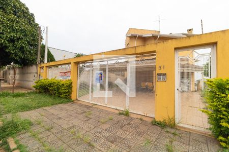Casa à venda com 331m², 4 quartos e 3 vagas Casa à venda com 331m², 4 quartos e 3 vagasFachada