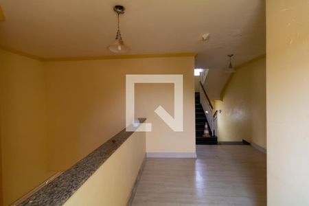 Casa à venda com 331m², 4 quartos e 3 vagas Casa à venda com 331m², 4 quartos e 3 vagasHall Íntimo