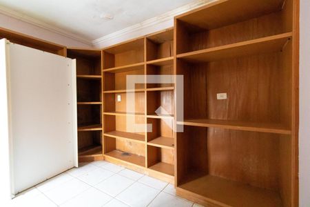 Casa à venda com 331m², 4 quartos e 3 vagas Casa à venda com 331m², 4 quartos e 3 vagasQuarto 02 - Mezanino