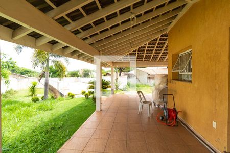 Casa à venda com 331m², 4 quartos e 3 vagas Casa à venda com 331m², 4 quartos e 3 vagasVaranda