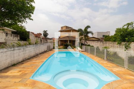 Casa à venda com 331m², 4 quartos e 3 vagas Casa à venda com 331m², 4 quartos e 3 vagasPiscina