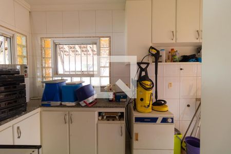 Casa à venda com 331m², 4 quartos e 3 vagas Casa à venda com 331m², 4 quartos e 3 vagasÁrea de Serviço