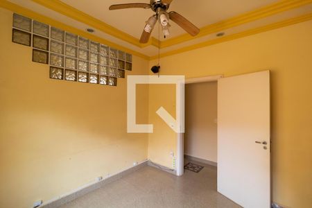 Casa à venda com 331m², 4 quartos e 3 vagas Casa à venda com 331m², 4 quartos e 3 vagasSala de TV