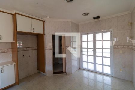 Casa à venda com 331m², 4 quartos e 3 vagas Casa à venda com 331m², 4 quartos e 3 vagasCozinha