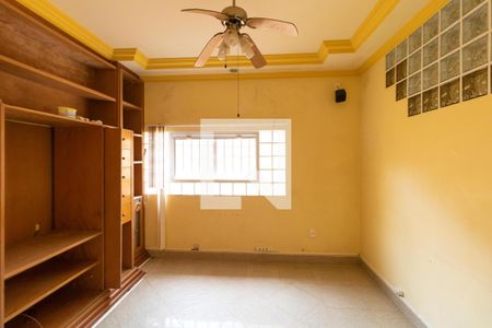 Casa à venda com 331m², 4 quartos e 3 vagas Casa à venda com 331m², 4 quartos e 3 vagasSala de TV