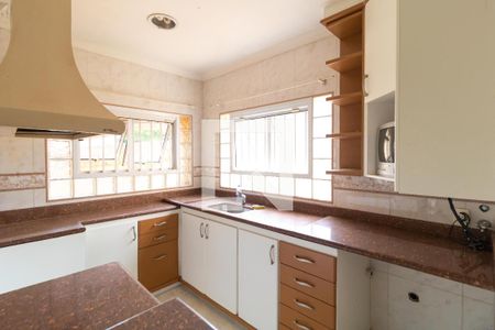 Casa à venda com 331m², 4 quartos e 3 vagas Casa à venda com 331m², 4 quartos e 3 vagasCozinha